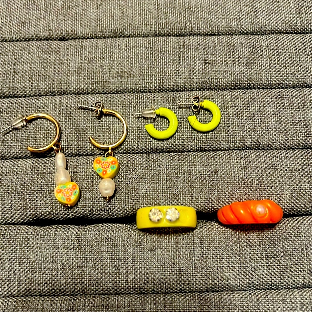 Earrings and ring combo. Bright summer colors.